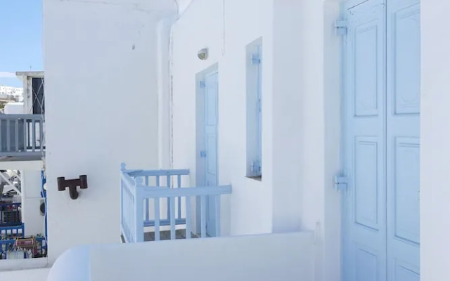 Le Coq Apartments