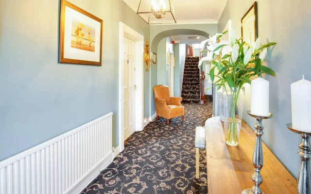 OYO Lamphey Hall Hotel