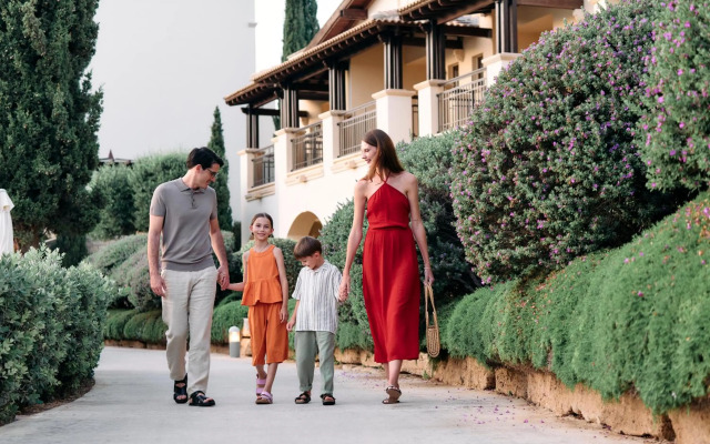 Aphrodite Hills Hotel