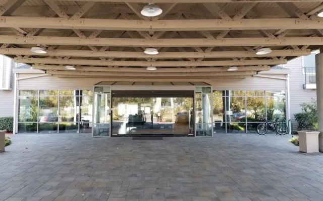 Executive Inn & Suites Embarcadero Cove Oakland Waterfront