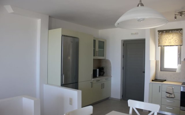 Immaculate 2-bed Apartment in Makrygialos