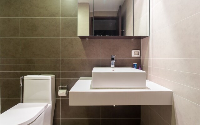 Sunrise City Luxury 2BR SW Pool 15th