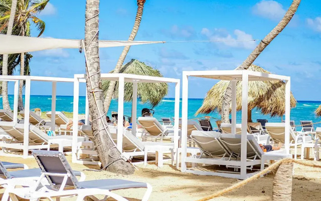 Playa Palmera Beach Resort
