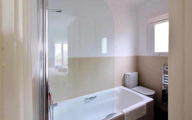 Graceful Villa in Sayalonga with Swimming Pool