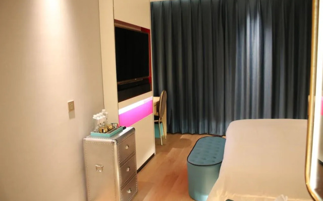 R-Kiss Boutique Hotel