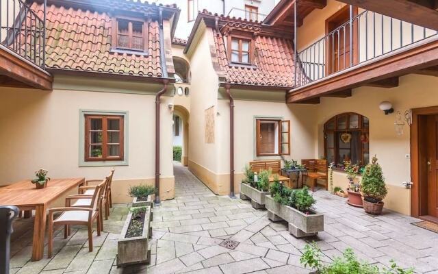 Romantic Condo near Charles Bridge