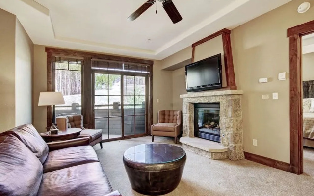 Crystal Peak Lodge 7203 - Ski-In/Ski-Out by RedAwning