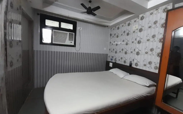 Hotel Aaiye Lodging & Boarding By WB Inn