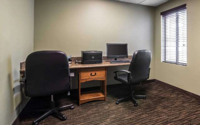 Clarion Inn & Suites Cortland - University Area