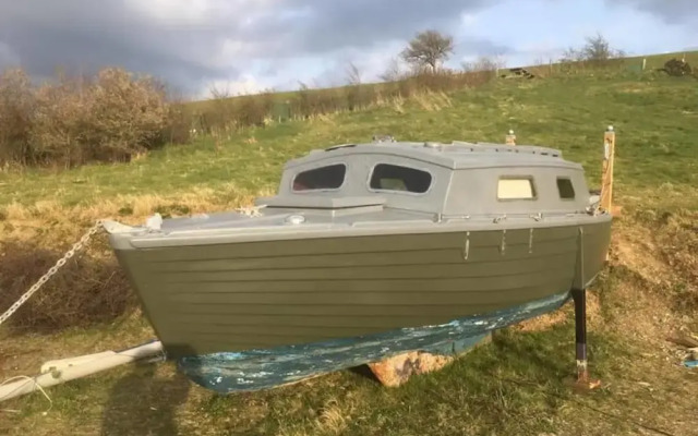 Boatel No. 2 'madrigal'