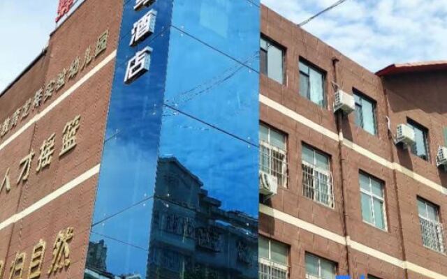 Luoyang hummingbird E-sports Hotel