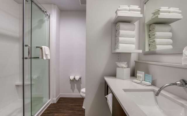 Hampton Inn & Suites North Dallas Central Expy