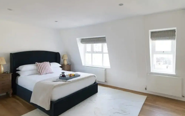 The Iconic Portobello Mews House