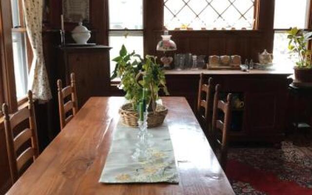 Cranberry Gardens Inn