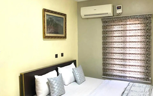 Nue Crest Hotel