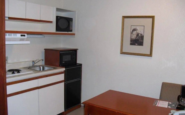 HomeGate Studios & Suites San Antonio Fiesta Park