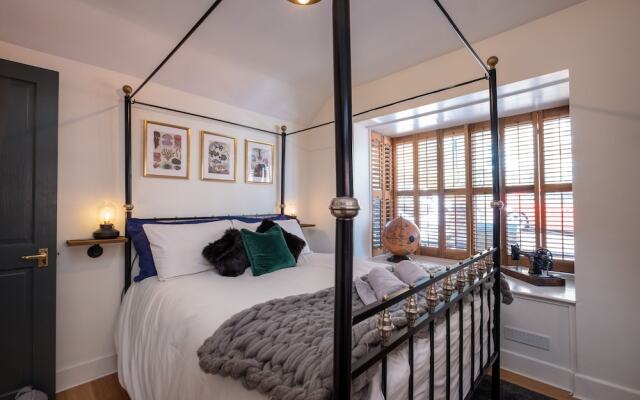The Nautilus Cowes IOW Sleeps 4 & Private Garden