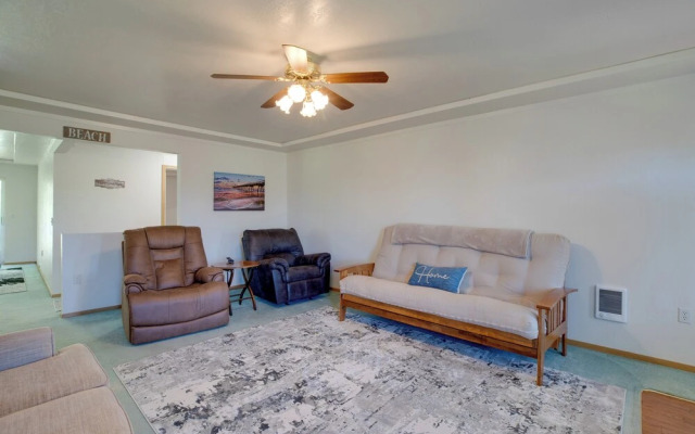 Bay City Vacation Rental Escape ~ 5 Mi to Marina!