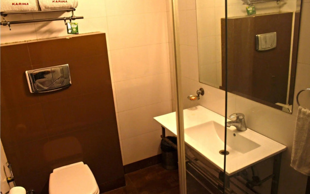 Hotel Jashn Inn near Apollo Hospital, Delhi