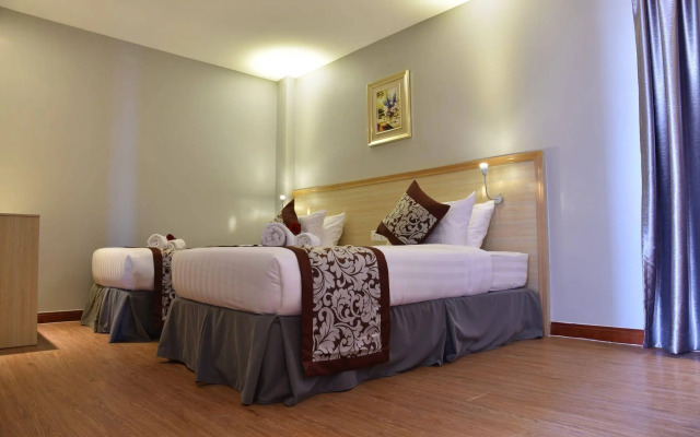 Paragon Central Hotel & Sky Bar
