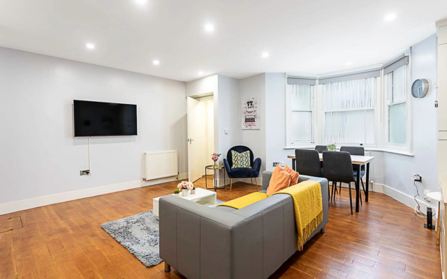 Bright Clapham Apartment