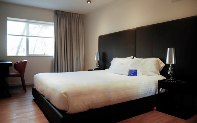 Regency Way Montevideo Hotel