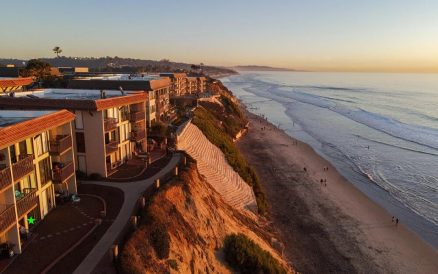 Remodeled Beachfront Condo With Pool and Beach Access Dmst14 by Redawning