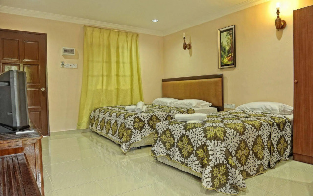 Penarak Bamboo Beach Motel