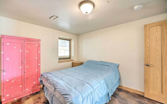 Lakefront Country Home w/ Waterslide & Trampoline!