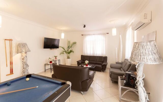 Private 6 Bedroom Villa Great for Parties