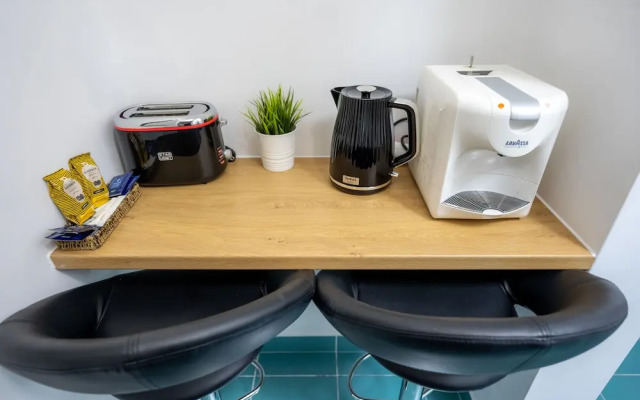 Metropole Apartments Studio City