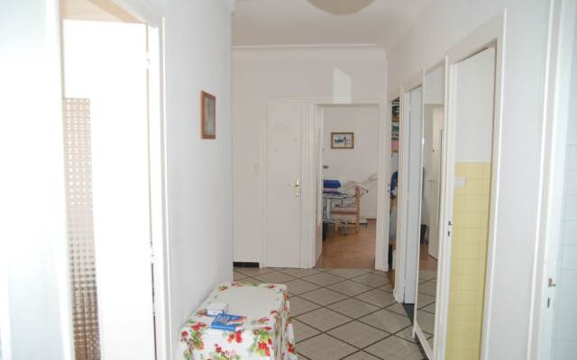 Comfy home for group and family. Wonderful view!