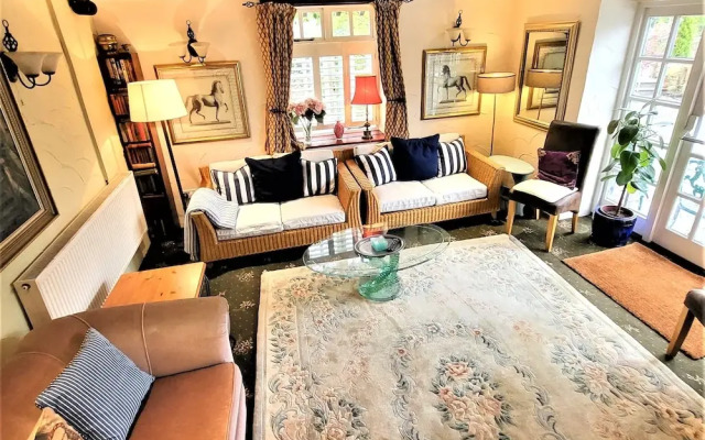 Escape the Ordinary - Dorset Village Vacation