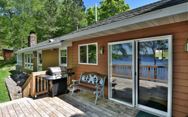 Butler's Bay Teal Lake 4 Bedroom Hotel Room by RedAwning