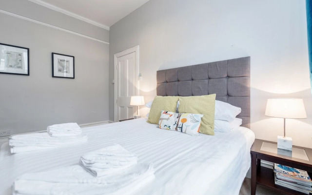 Clapham 2Bed with Patio by BaseToGo