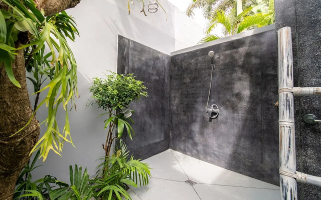 Serene 4br Seminyak Villa with Tropical