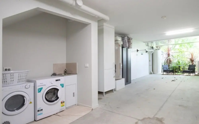 Generous 2-bed Townhouse With A Private Balcony