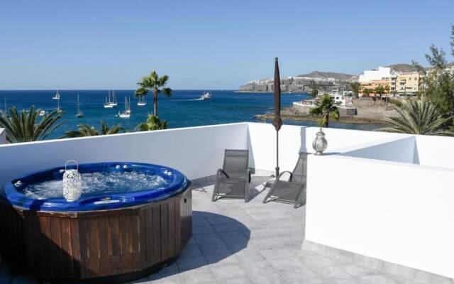 Pura Vida Beach Suites