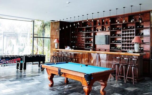 Palmy Beach Club Resort