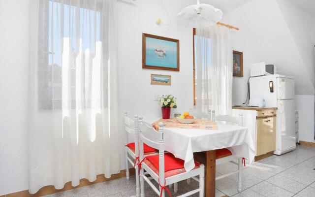 Apartments with WiFi Makarska - 19038