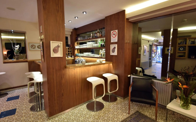 Elanaz Hotel