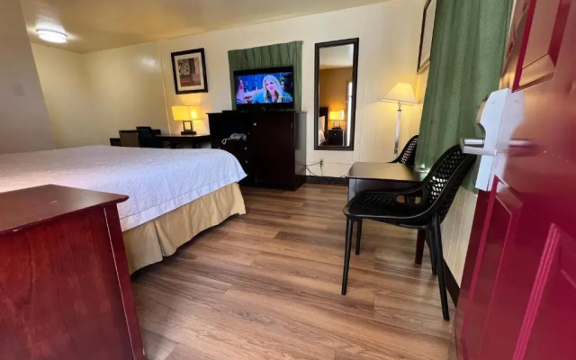 Riverside Motel