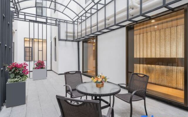 Shanghai Pudong Caolu Subway Atour Hotel