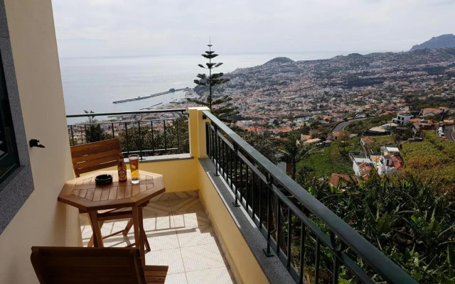 Apartment with beautiful ocean and city view