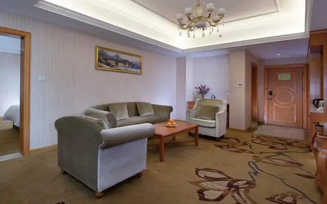 Vienna Hotel(Zhangzhou Jiaomei WanYi square store)