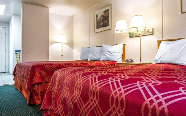 Rodeway Inn & Suites Brunswick near Hwy 1