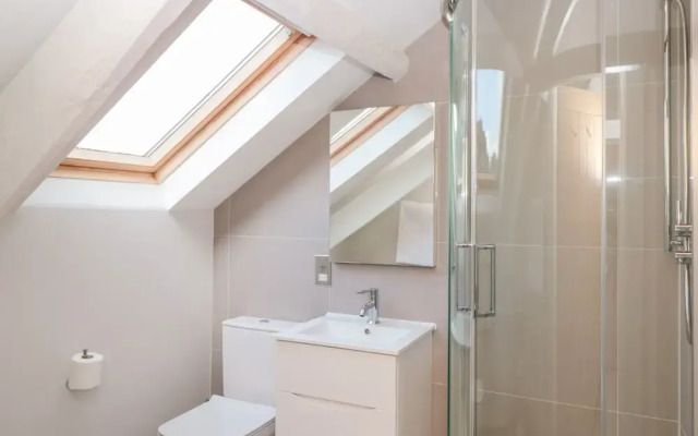 7 The Manor House, Hillfield Village