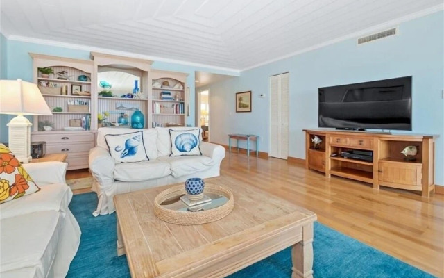 Sea Oats 111 2 Bedroom Condo by RedAwning