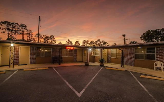 Deluxe Inn