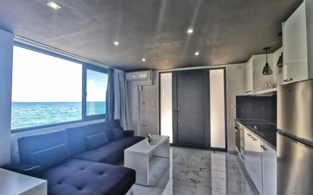 Sunrise Luxury Seaside Apartment